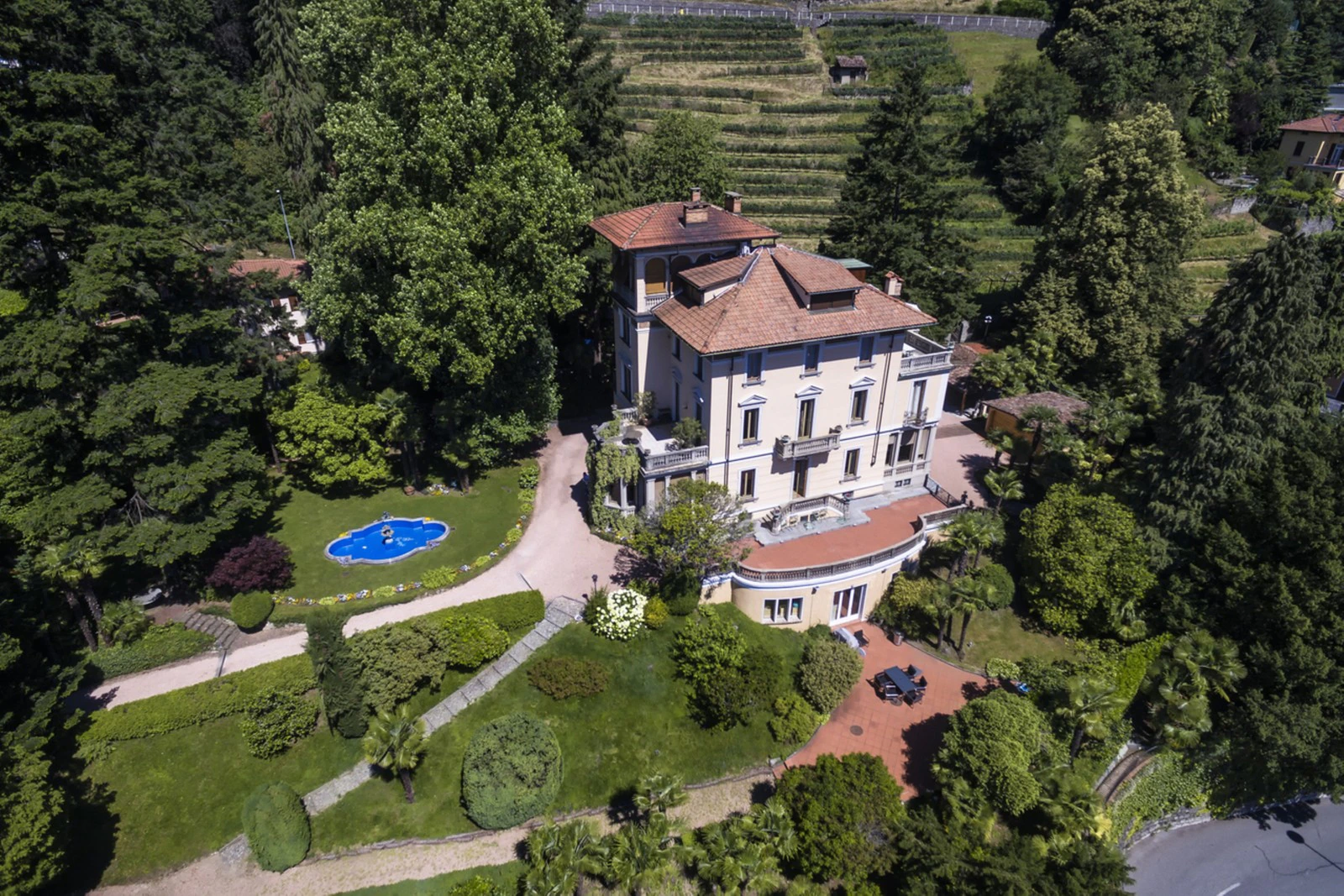 Villa Floridiana vista da lontano
