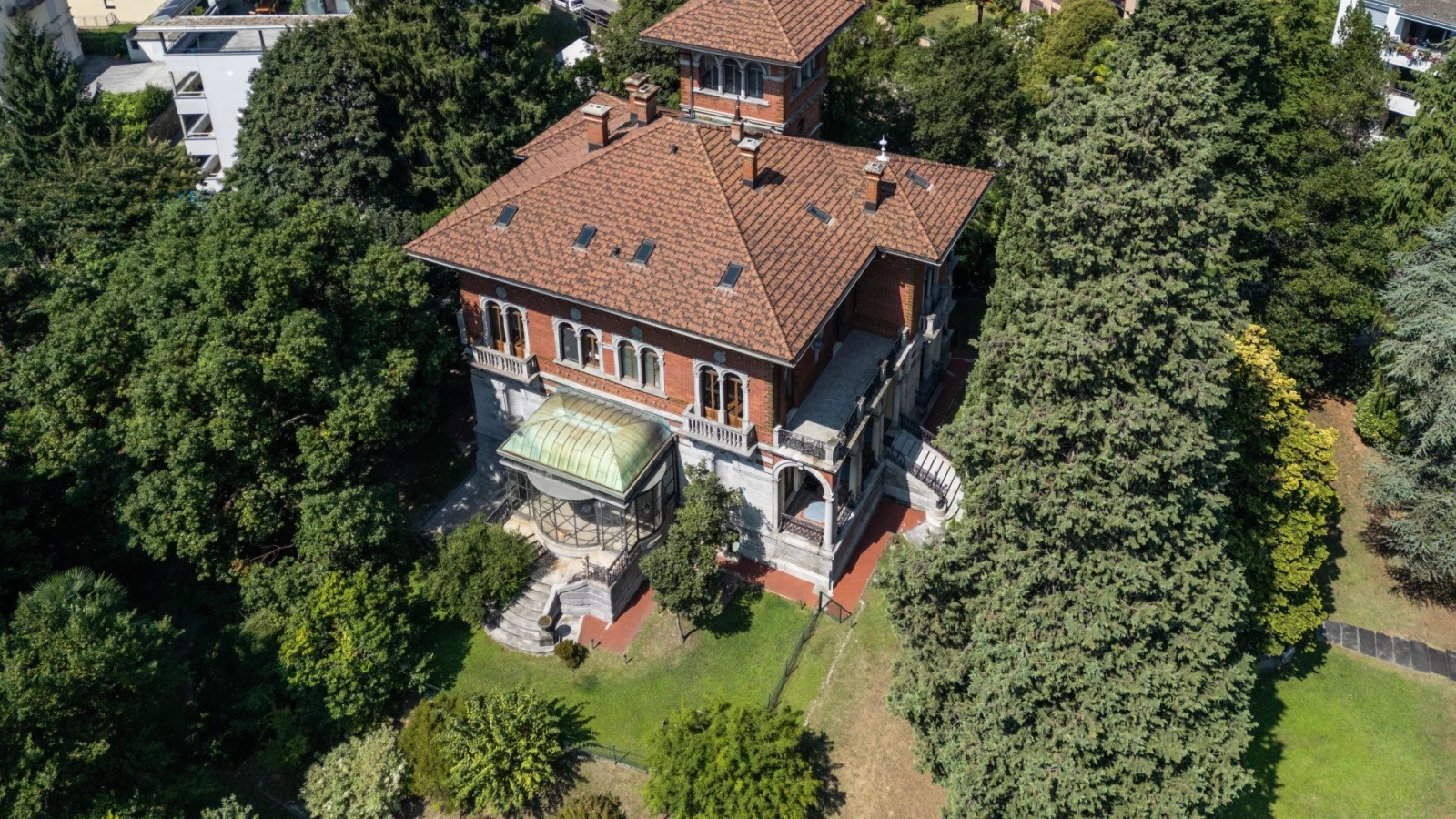 Villa Bonetti e il suo parco, ripresi dall’alto
